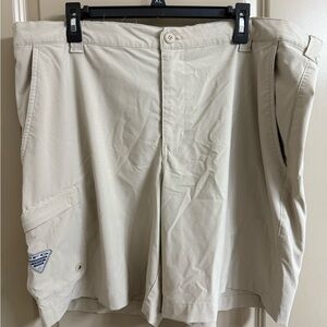 Columbia Men's Tan Cargo Shorts